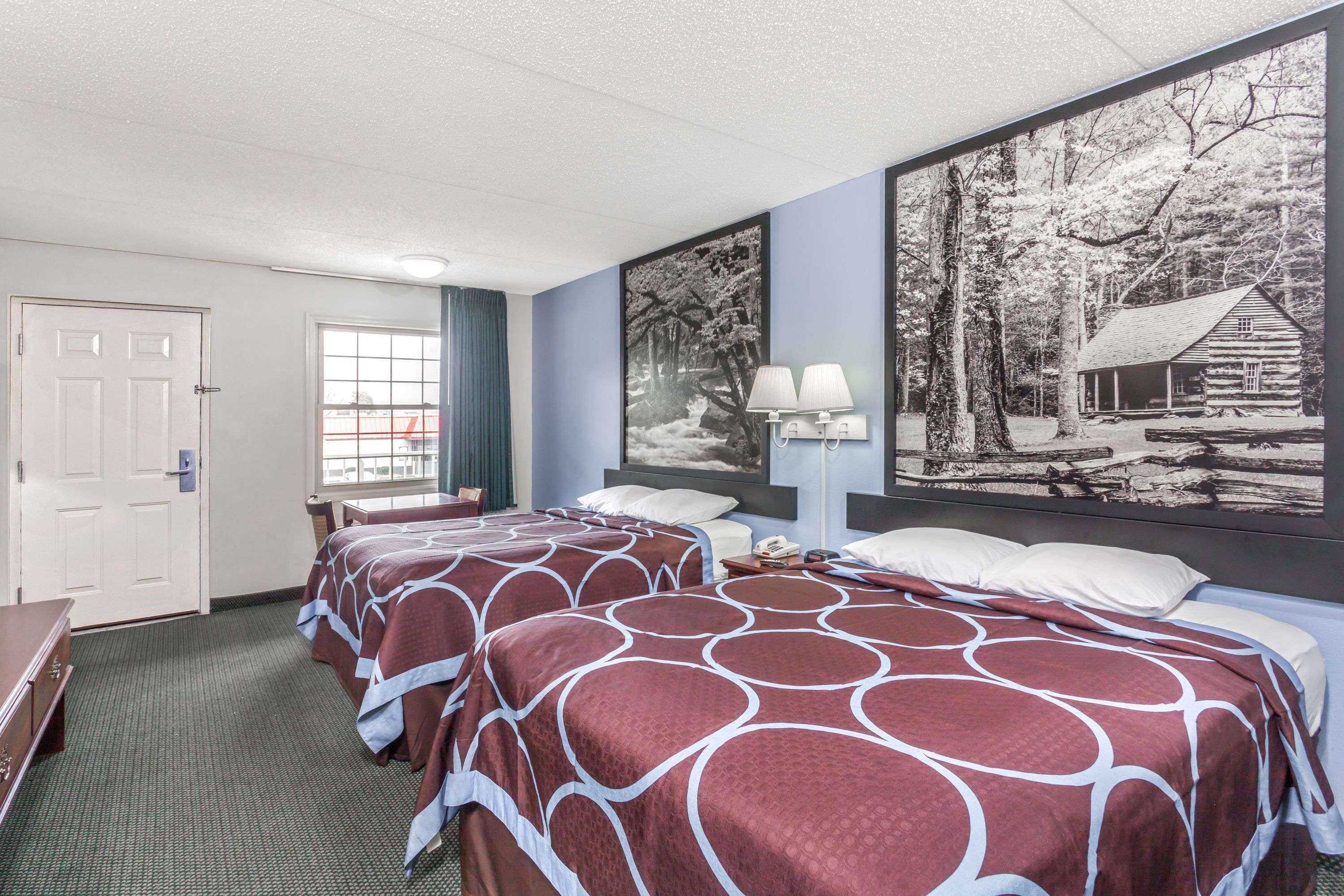 Super 8 By Wyndham Kingston Hotel Buitenkant foto