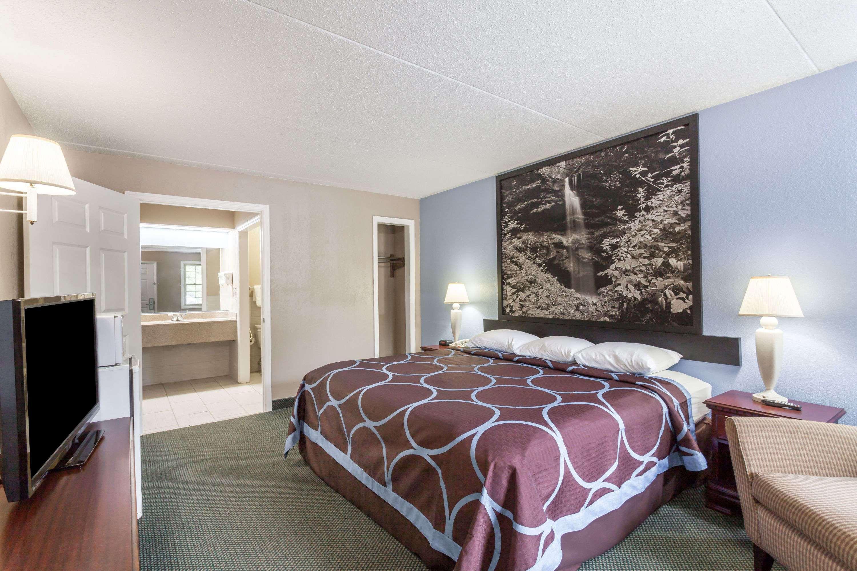 Super 8 By Wyndham Kingston Hotel Buitenkant foto