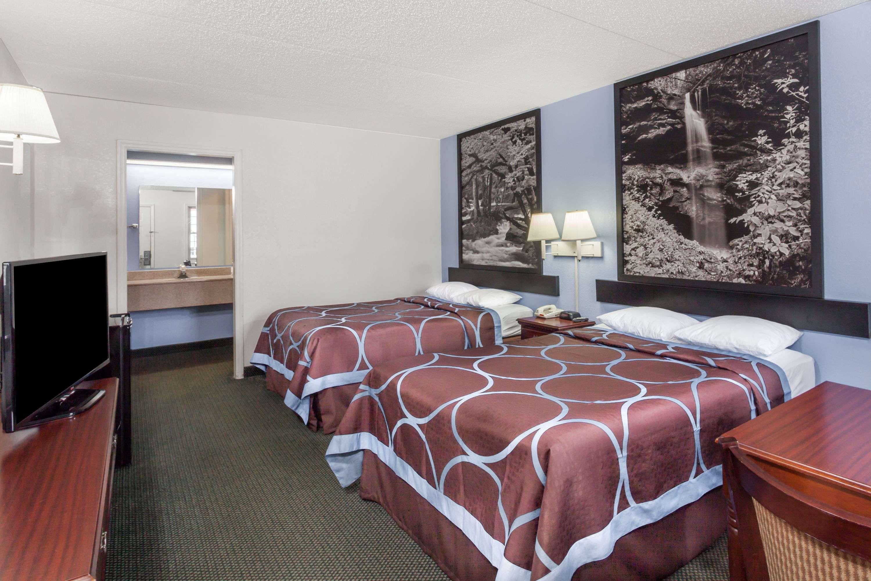Super 8 By Wyndham Kingston Hotel Buitenkant foto