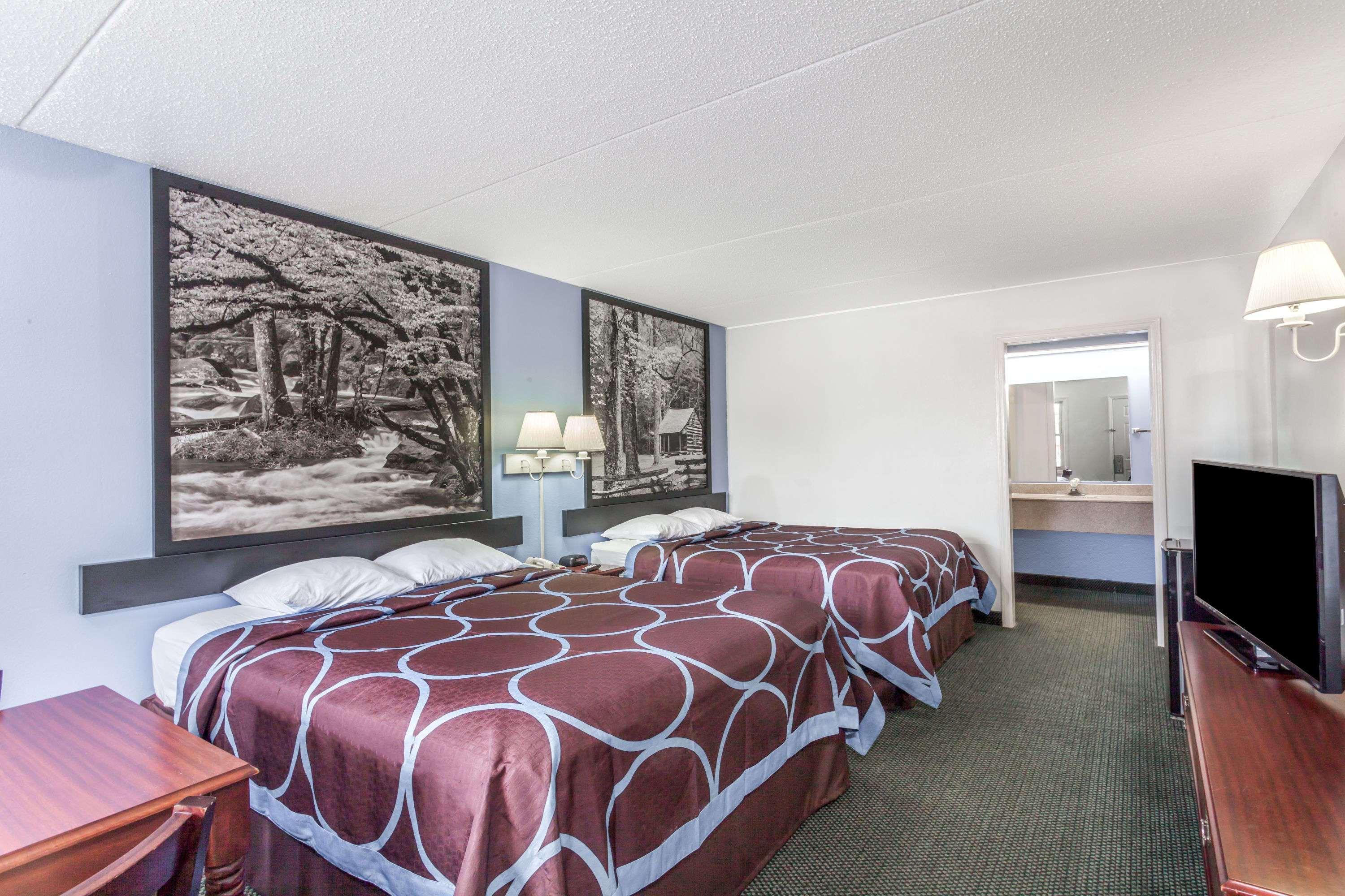 Super 8 By Wyndham Kingston Hotel Buitenkant foto