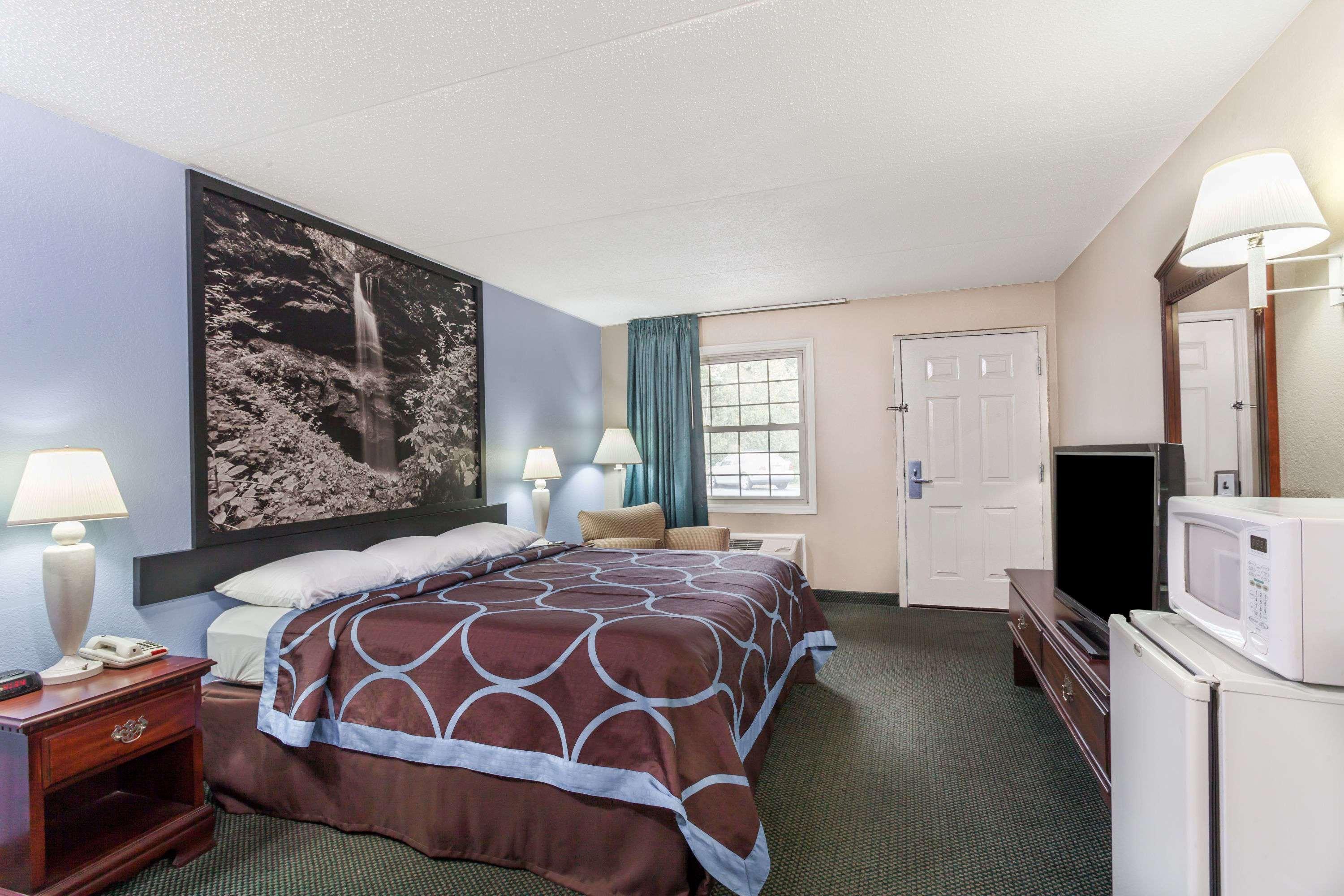 Super 8 By Wyndham Kingston Hotel Buitenkant foto