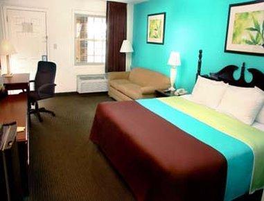 Super 8 By Wyndham Kingston Hotel Buitenkant foto