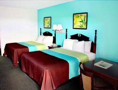 Super 8 By Wyndham Kingston Hotel Buitenkant foto